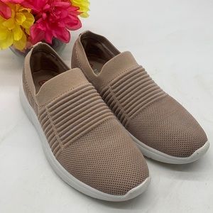 Blondo Blush Color Slip On Sneakers Size 8.5 SNK4553E